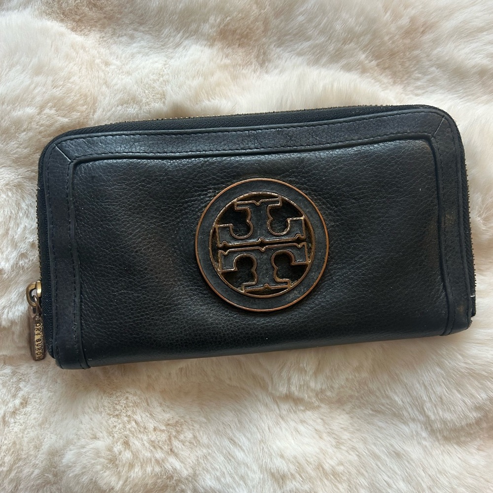 Tory Burch black leather wallet